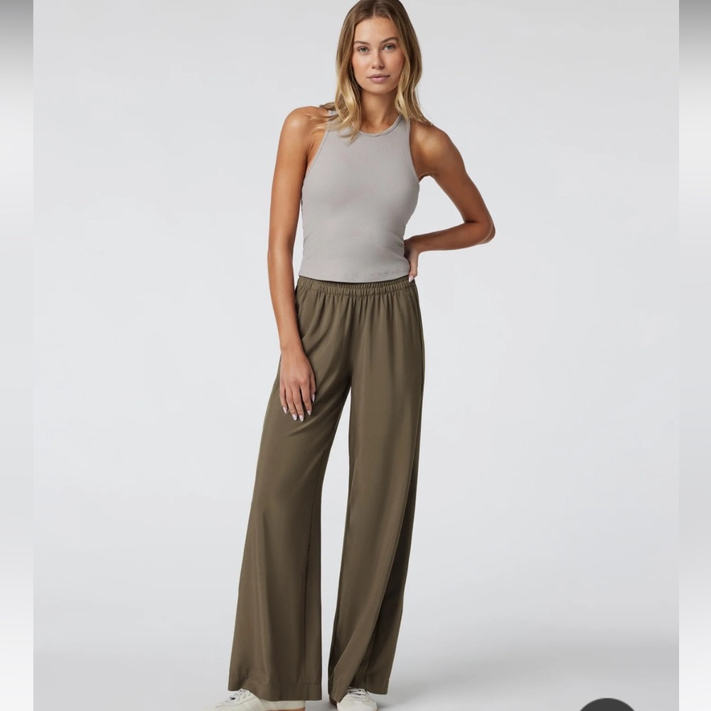 Vuori Women's Wide-Leg Pants in Olive